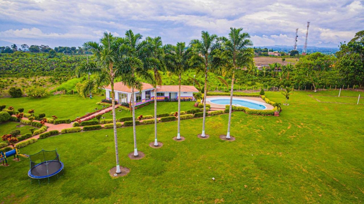 Hotel Arrayanes Del Quindio Монтенегро Екстериор снимка