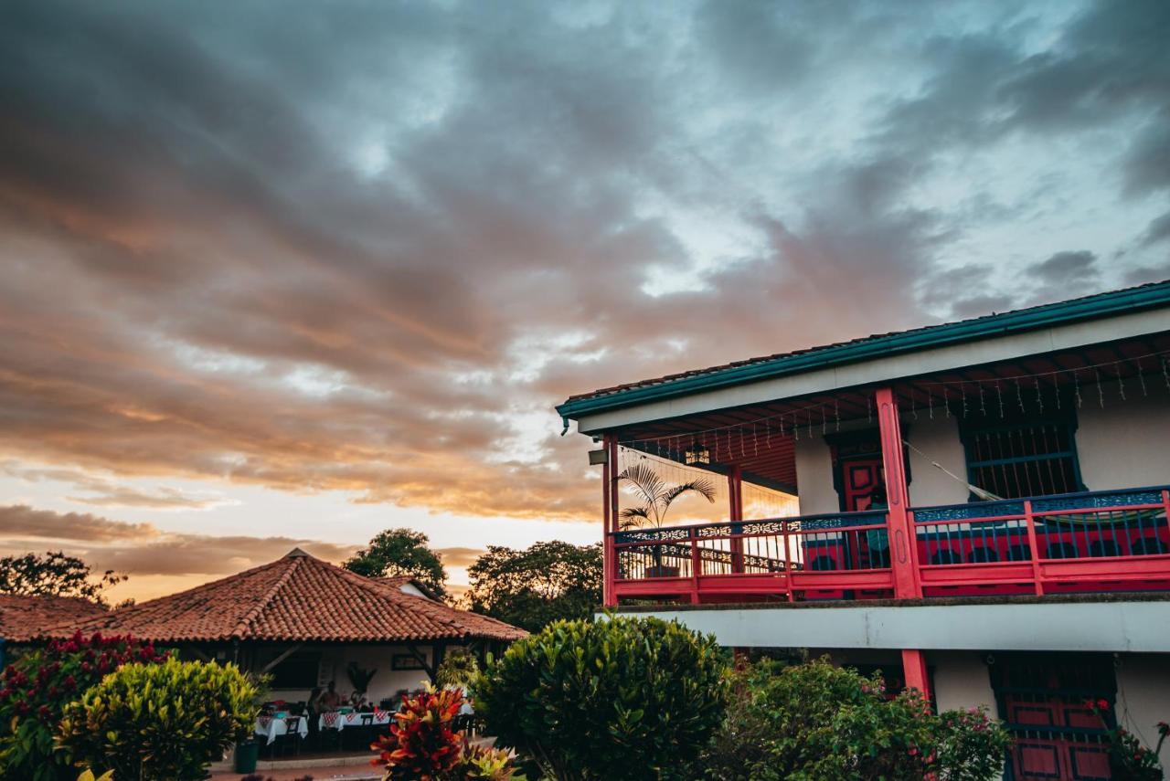 Hotel Arrayanes Del Quindio Монтенегро Екстериор снимка