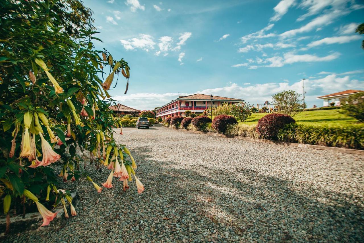 Hotel Arrayanes Del Quindio Монтенегро Екстериор снимка