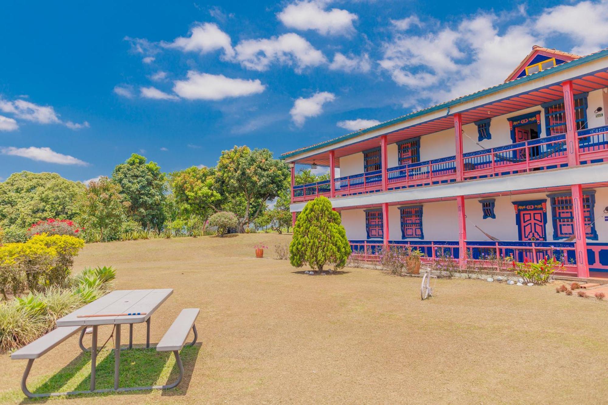 Hotel Arrayanes Del Quindio Монтенегро Екстериор снимка