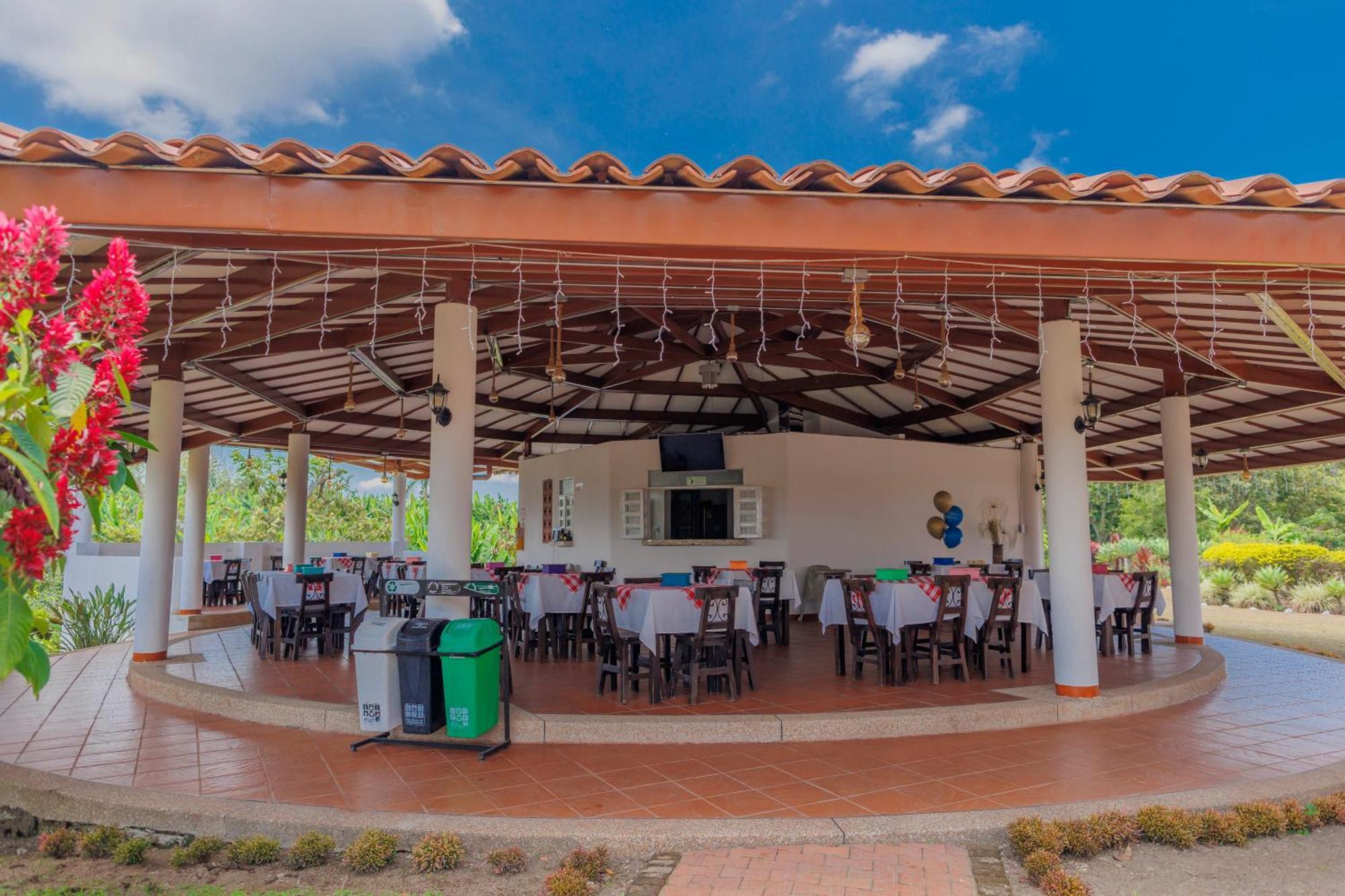 Hotel Arrayanes Del Quindio Монтенегро Екстериор снимка
